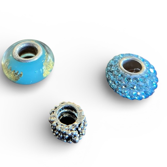 Blue bead bundle - Picture 4 of 5